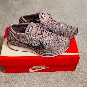 Nike Flyknit Racer